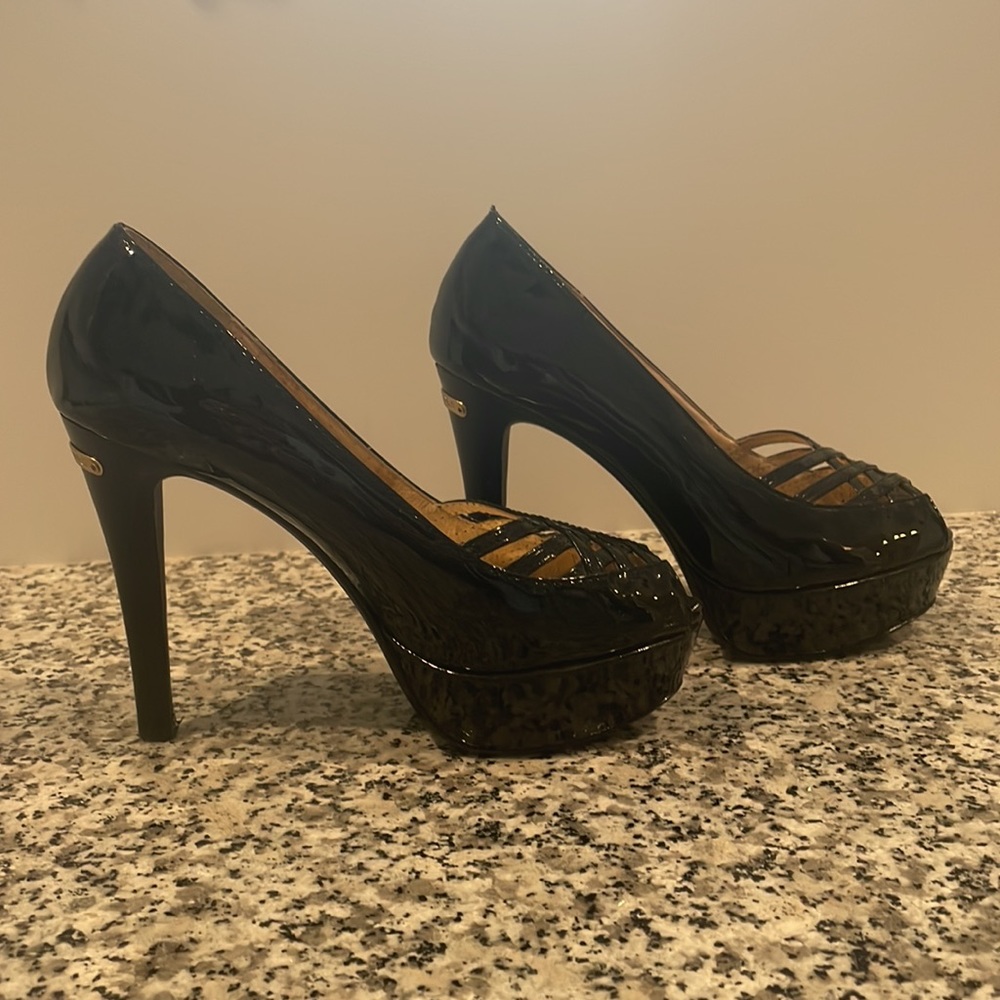 Michael Kors Black Platform Pumps size 6q